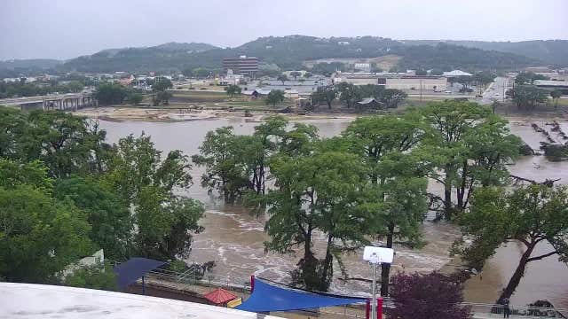 Families of flood victims call for new alert systems as Kerr County officials defend response