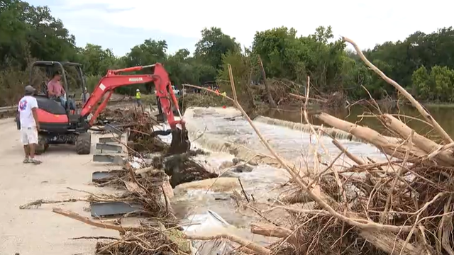 Fort Worth volunteers gather pallets of flood relief items to ship to Central Texas