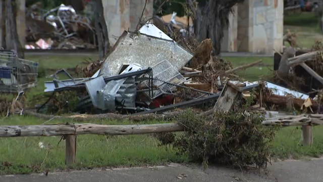 Flood cleanup continues in Hunt amid ongoing search for missing campers
