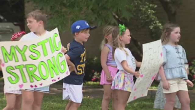 North Texas lemonade stand raises money for Camp Mystic victims' families