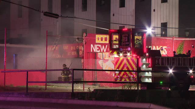 Large fire heavily damages Dallas tire shop overnight