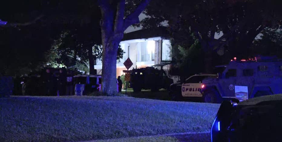 Man killed in Dallas SWAT standoff after charging at officers with knife