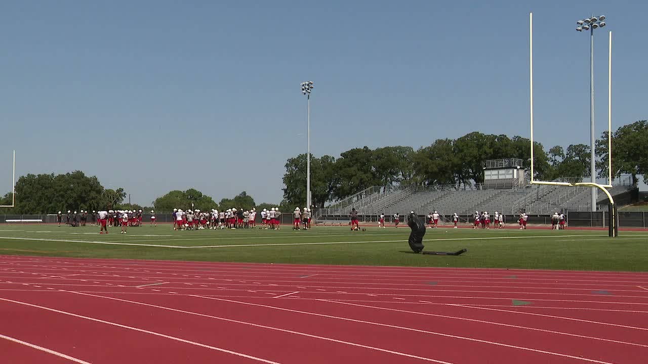 Texas Athletic Trainer Saves Collapsed Middle School Football Player Using AED