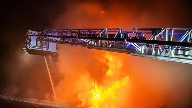 Fire engulfs vacant Fort Worth elementary school