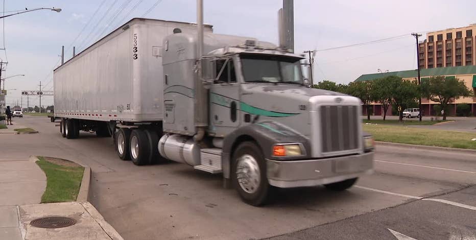 Texas cracks down on truckers who can't speak English