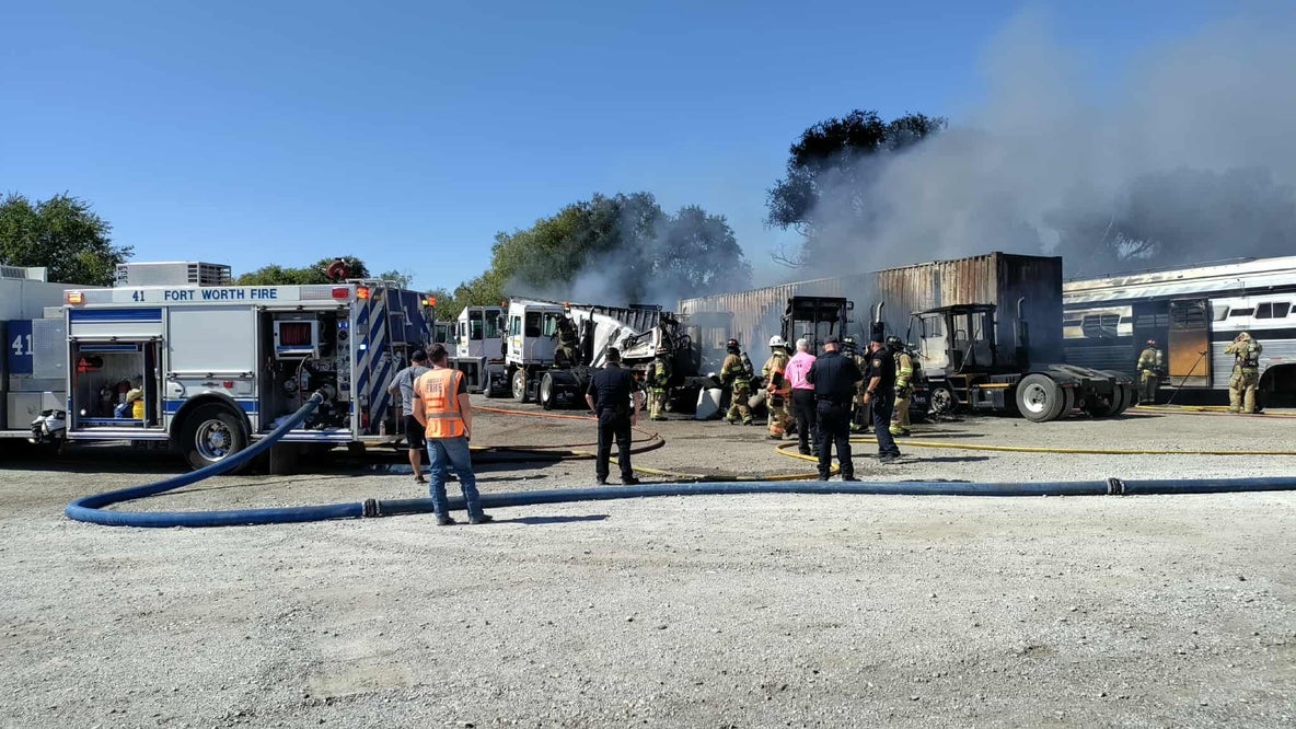 2 dead after small plane crashes near Fort Worth's Hicks Airfield