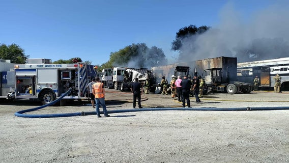 2 dead after small plane crashes near Fort Worth's Hicks Airfield