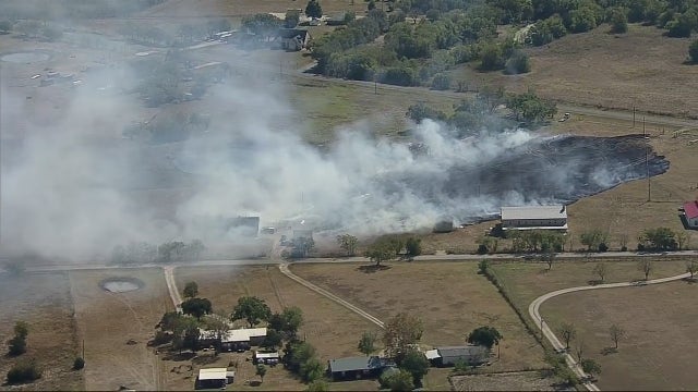 Crews extinguish grassfires in Ellis, Kaufman counties