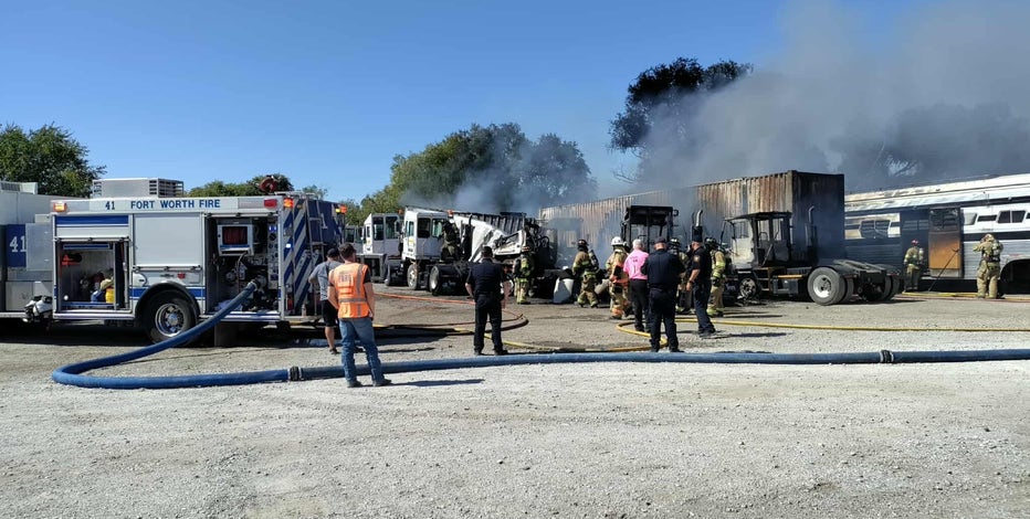 2 dead after small plane crashes near Fort Worth's Hicks Airfield