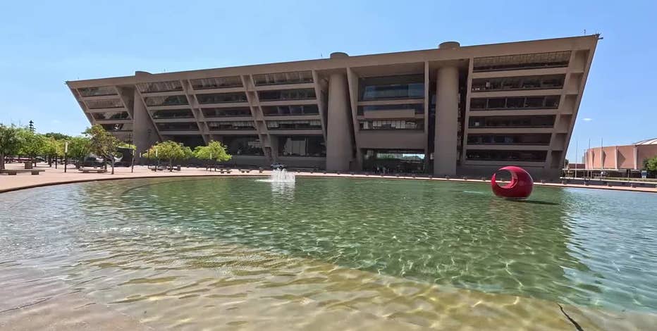 Dallas leaders compare cost of repairing city hall vs leasing office space