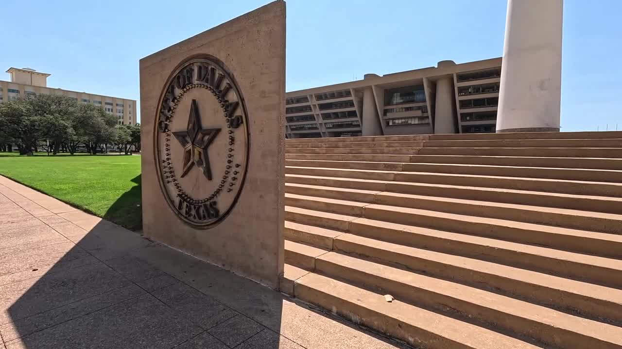 Dallas City Hall repairs possible without staff moving out, new panel says