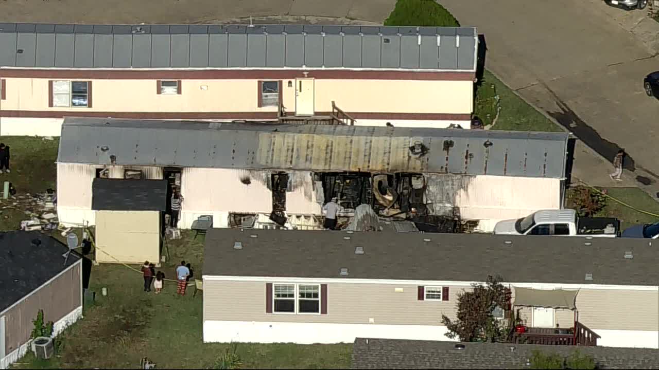 Lewisville mobile home fire kills 1, critically injures 3