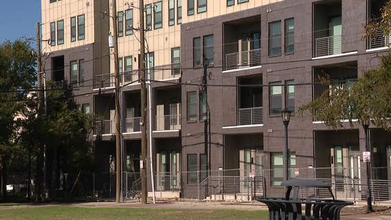 Fort Worth apartment resident says belongings stolen after fire