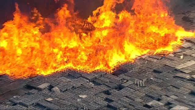 Large pallet fire burns in South Dallas