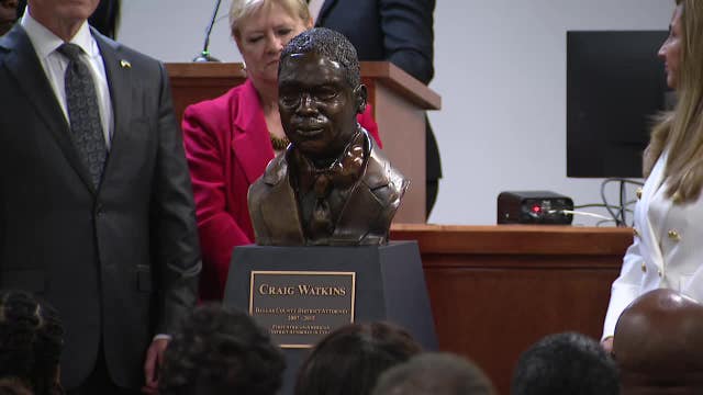 Statue of late Dallas County DA Craig Watkins unveiled at courthouse