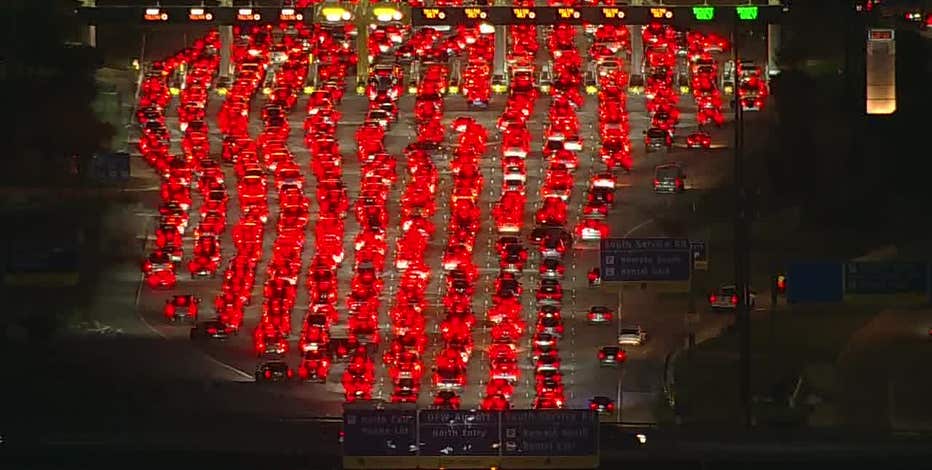 Millions of North Texans head to the airport, hit the road for Thanksgiving travel