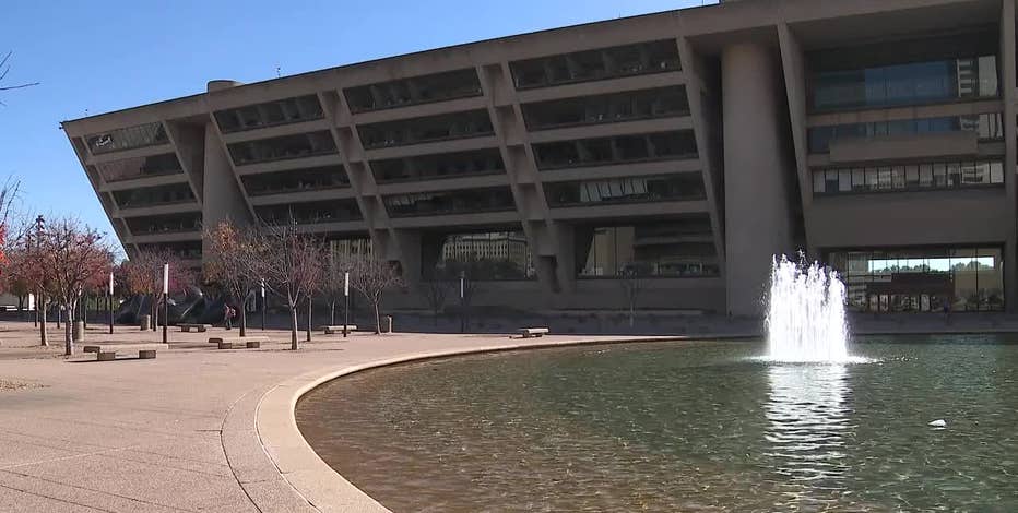 Dallas residents weigh in on council discussion over vacating city hall