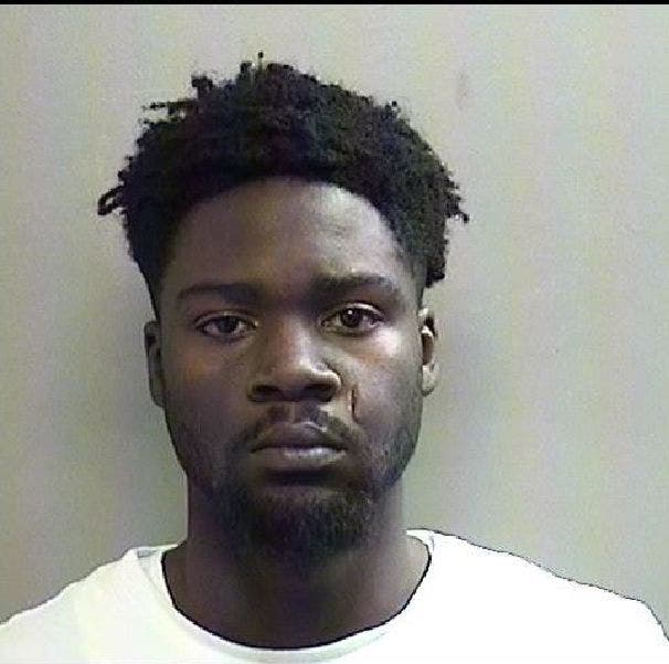 Man accused of kidnapping ex-girlfriend, shooting her boyfriend in Arlington