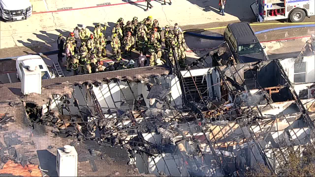 At least 60 people displaced in Fort Worth apartment fire