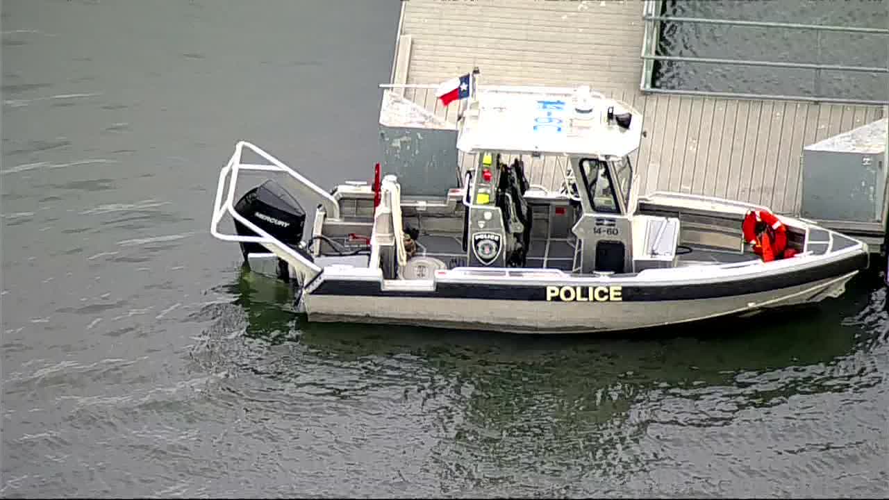 Divers search for missing kayaker's body in Marine Creek Lake