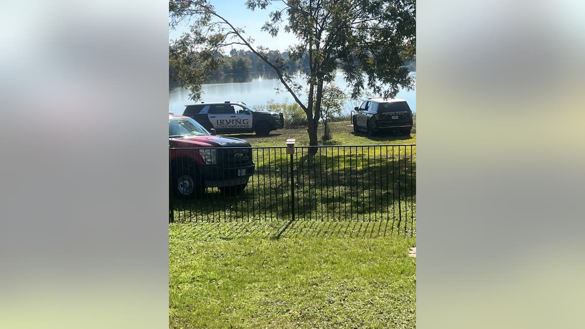 Man dies after falling off boat on lake in Irving