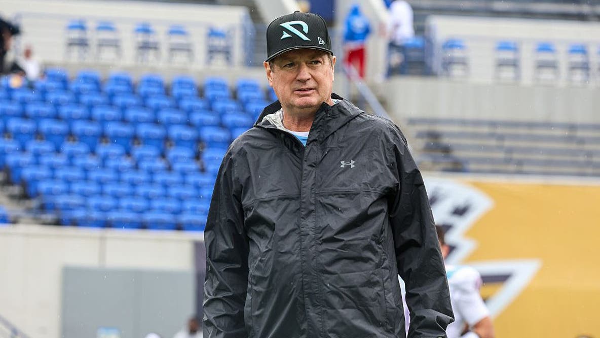 Dallas Renegades head coach Bob Stoops announces retirement