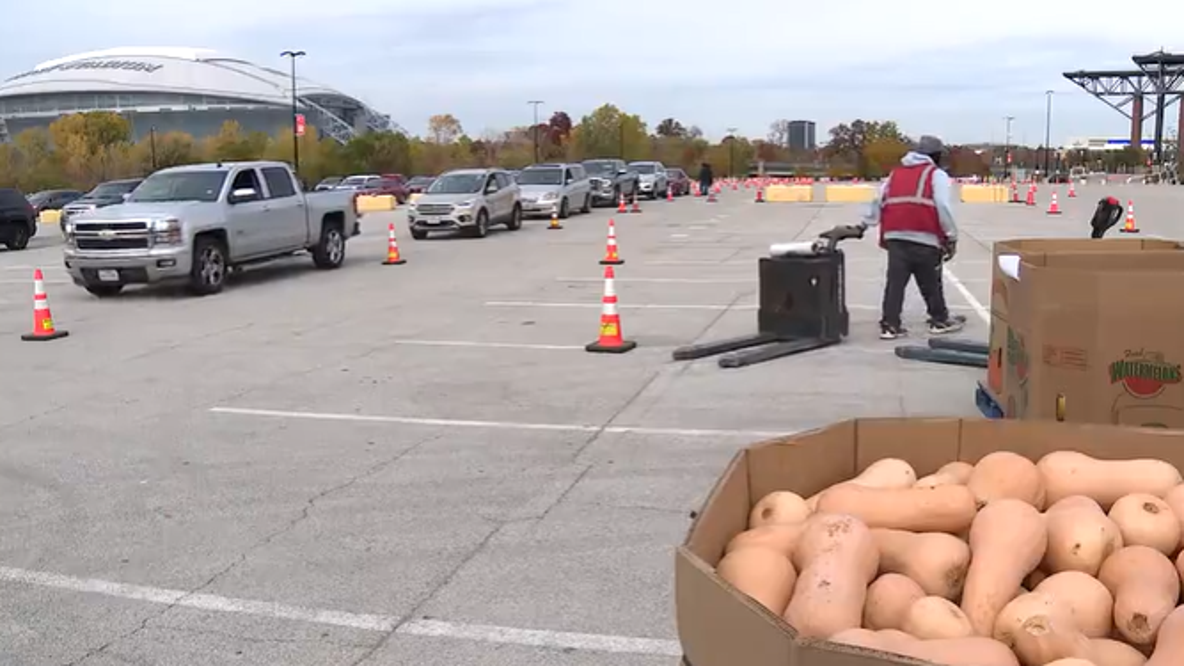 Thousands receive holiday food donations at Arlington distribution event