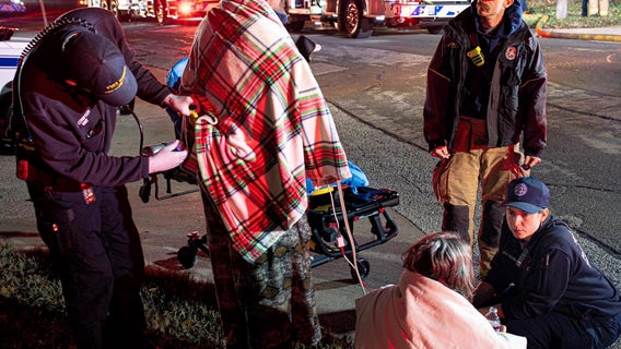 2 residents, 2 firefighters injured in Fort Worth house fire