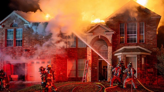 5 displaced in Fort Worth house fire