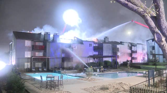 5 rescued in Dallas apartment fire, 2 hospitalized