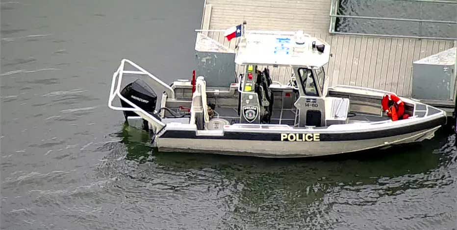 Divers search for missing kayaker's body in Marine Creek Lake