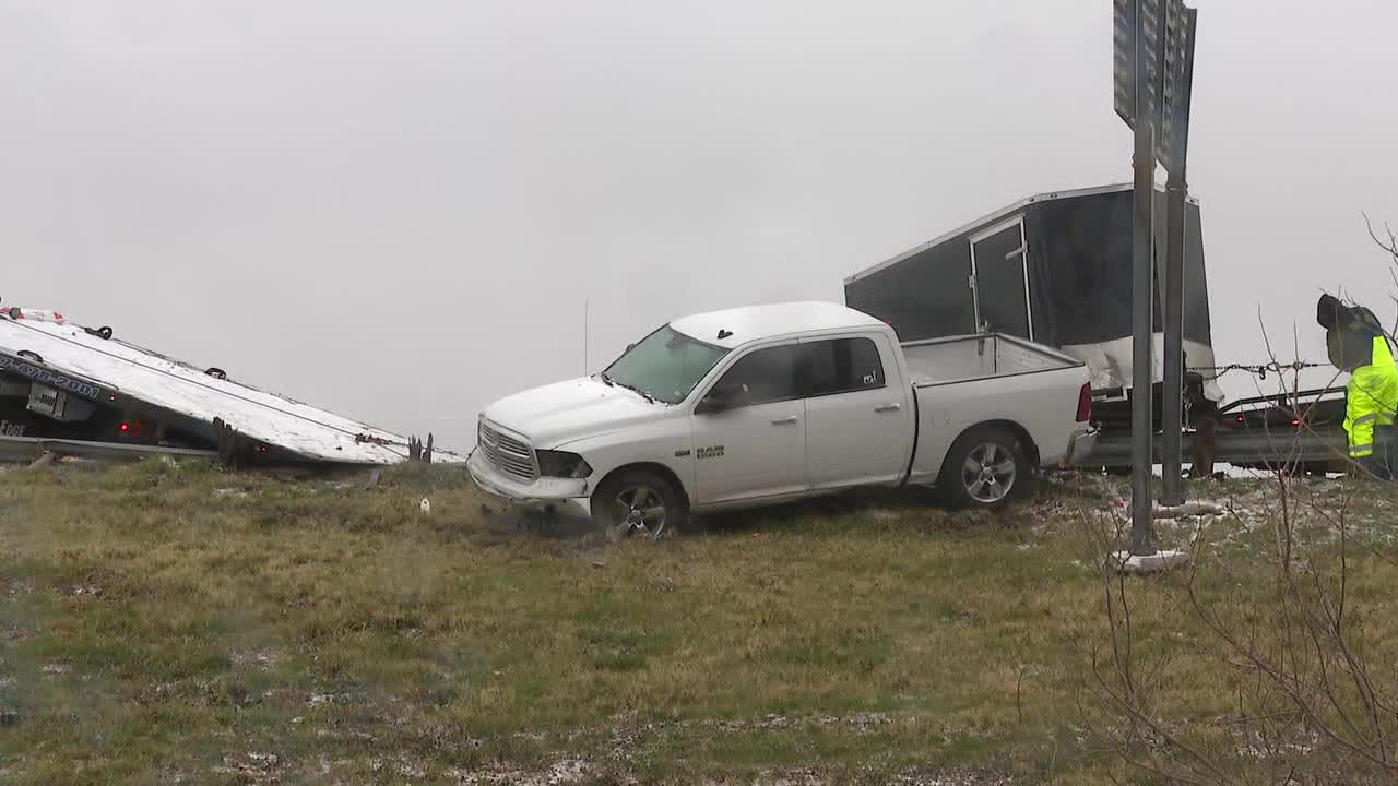 LIVE UPDATES: Ice storm, road conditions, school closings in North Texas