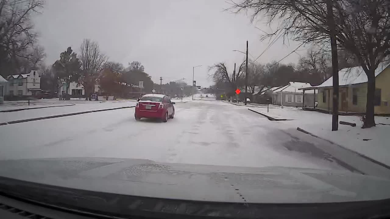 LIVE UPDATES: Ice storm, road conditions, school closings in North Texas