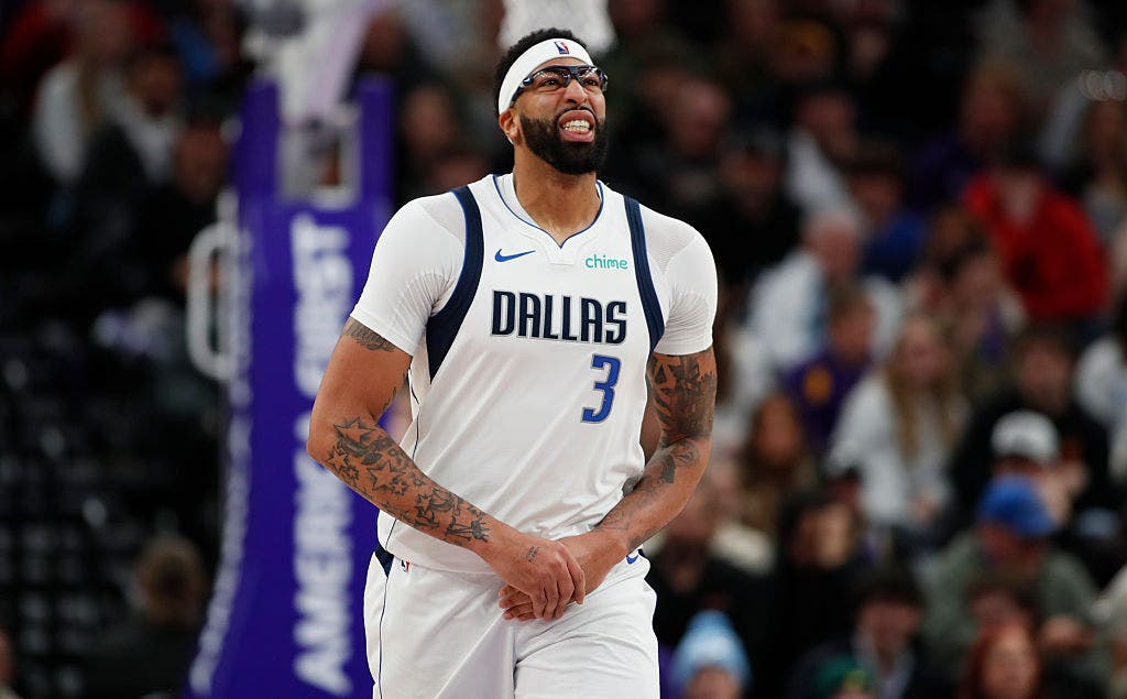 Anthony Davis hand injury could cost Mavs big man several months