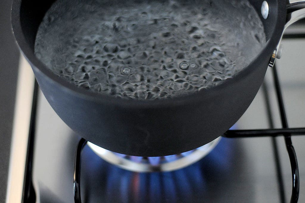 Saginaw boil water notice: Bottled water available as crews repair main break