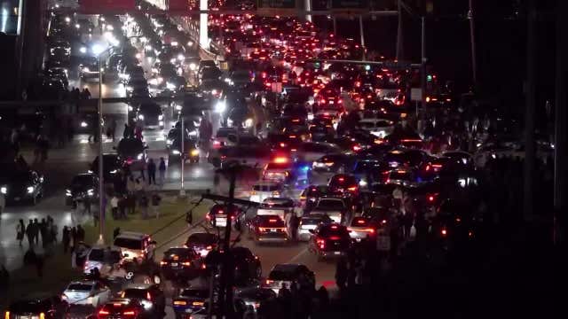 Dallas highways turn into illegal parking lots for New Year’s fireworks