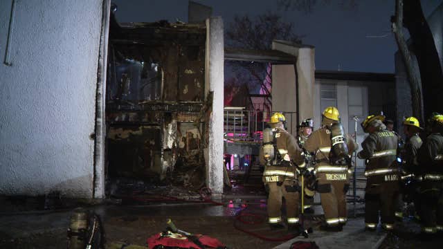 Dallas firefighter injured in overnight apartment fire