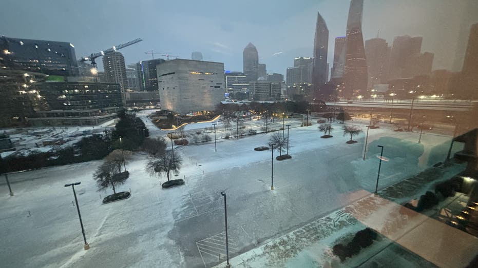 LIVE UPDATES: Winter storm road conditions, power outages, school closings in North Texas