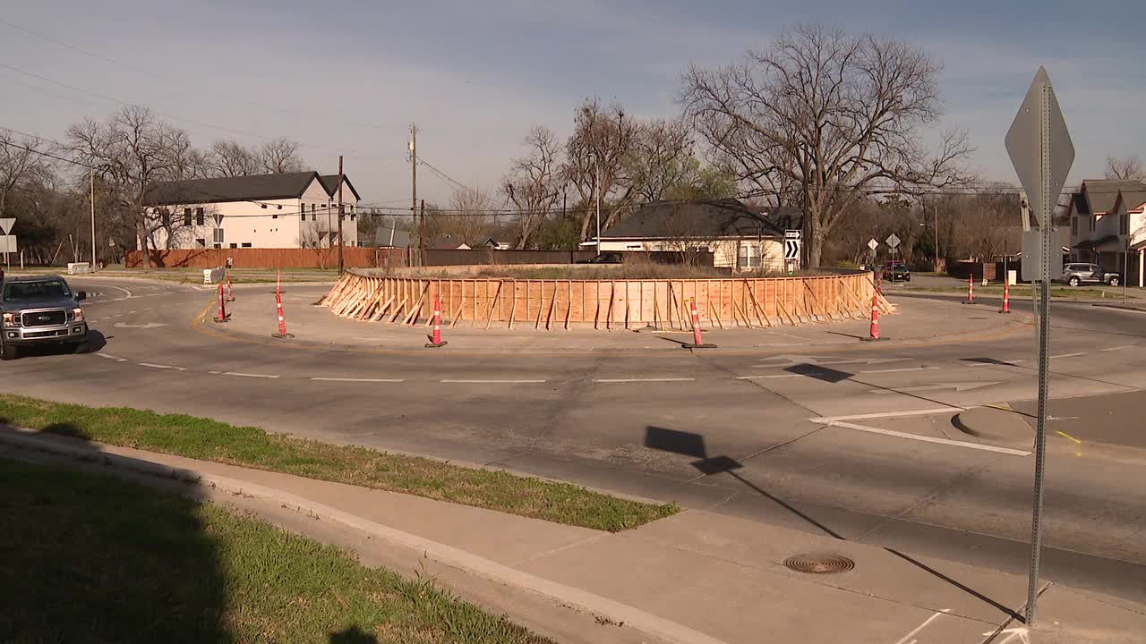 Wall added to Oak Cliff roundabout prone to accidents
