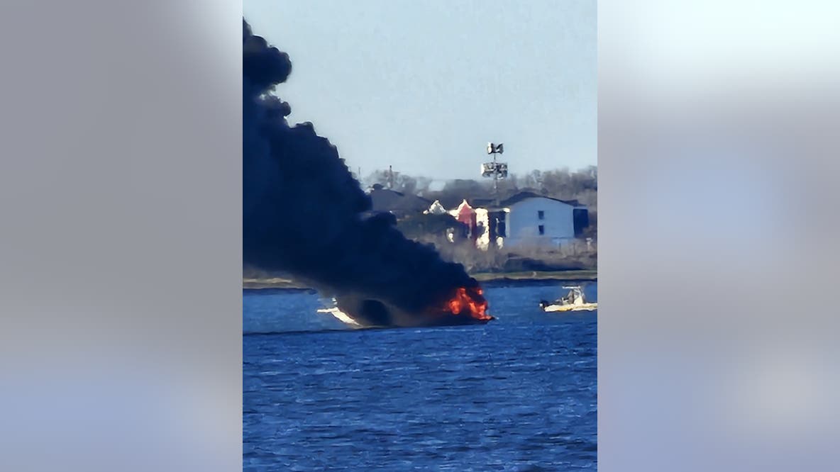2 escape uninjured after boat bursts into flames on Lake Ray Hubbard