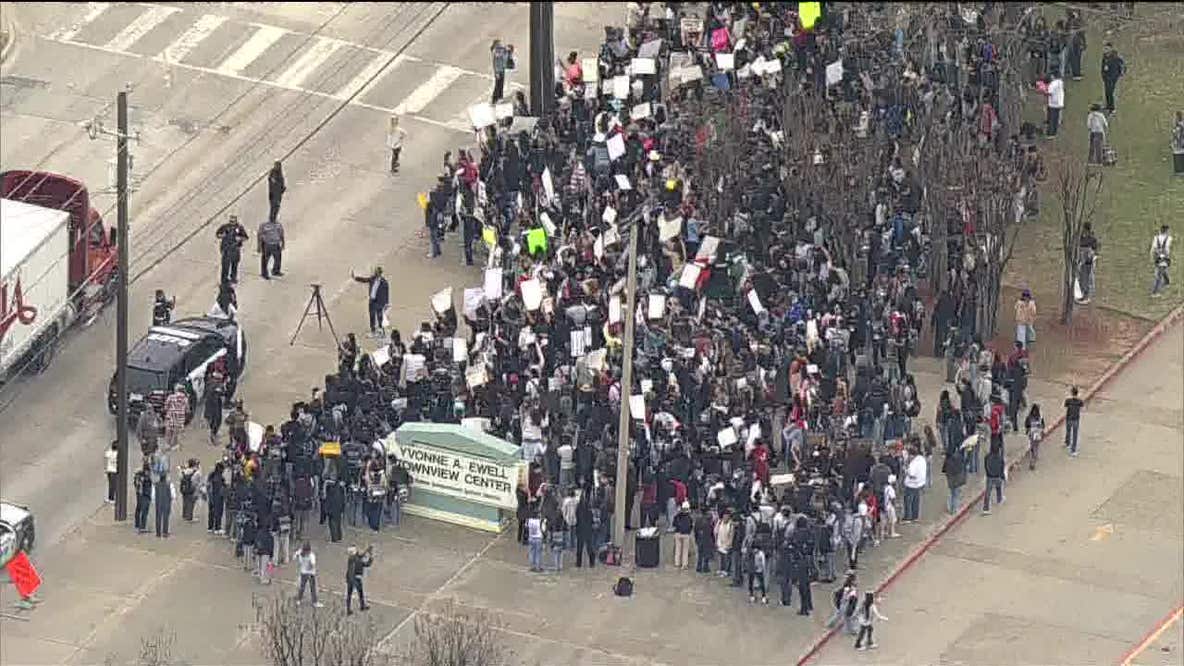Dallas ISD students hold large ICE walkout