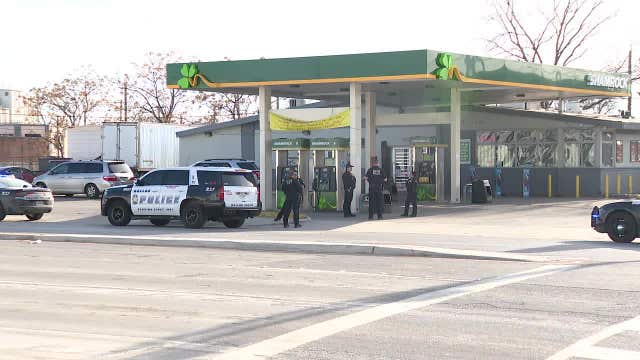 1 hurt in stabbing at South Dallas gas station