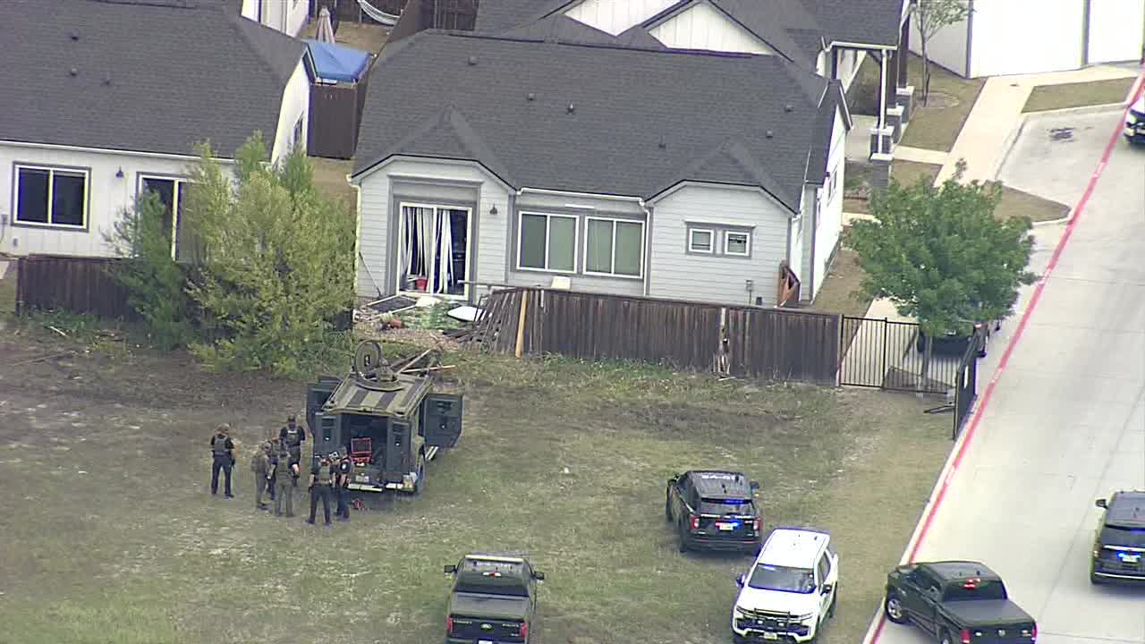 Suspect barricaded inside Forney apartment