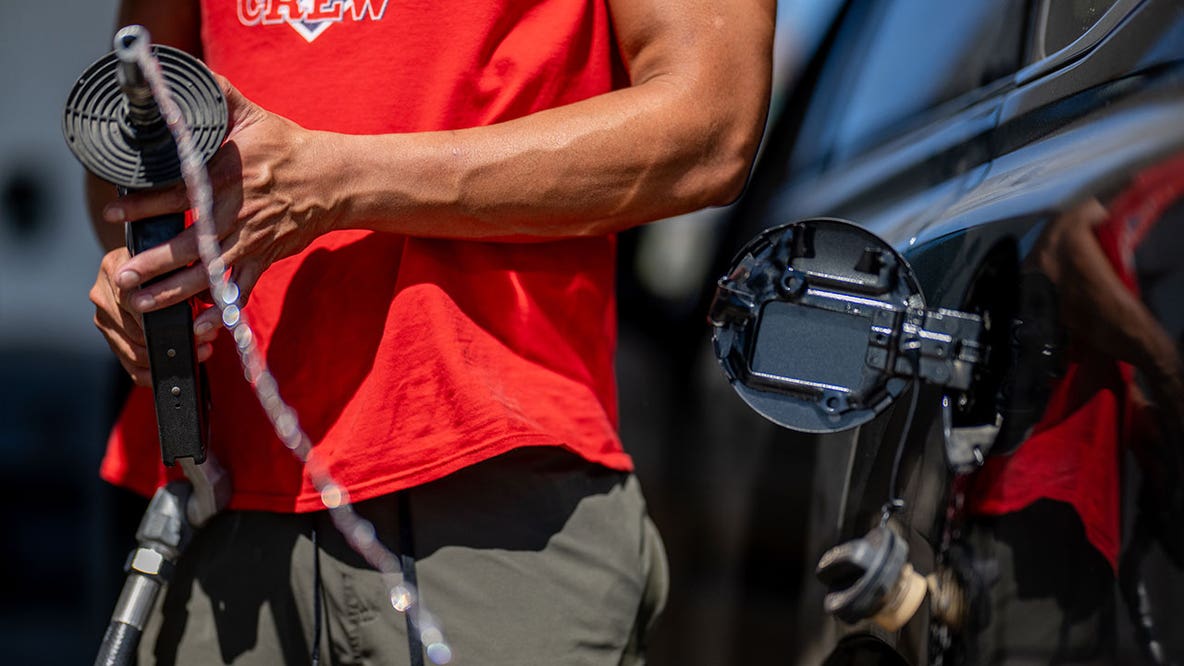 Texas gas prices climb to nearly $1 higher than last year