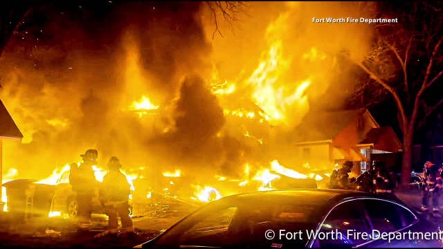 Fort Worth fire destroys 1 home, 5 vehicles