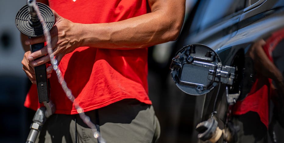 Texas gas prices climb to nearly $1 higher than last year