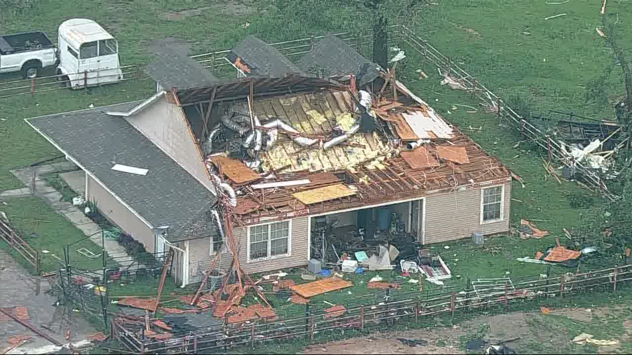 1 killed in Runaway Bay after severe storms tear across North Texas
