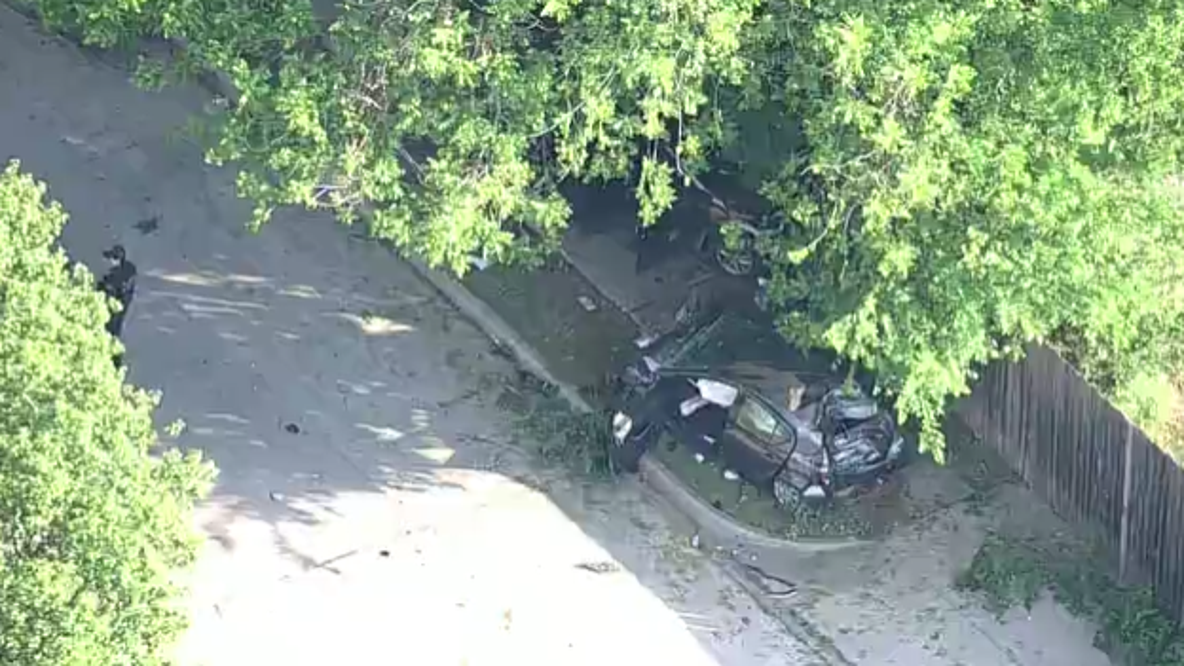 Dallas pedestrian killed after suspect highjacks car, crashes into another