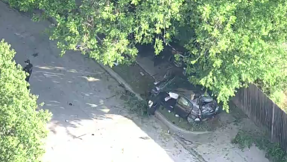 Dallas pedestrian killed after suspect highjacks car, crashes into another