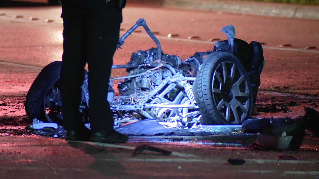 Fiery motorcycle crash in Dallas leaves 1 dead